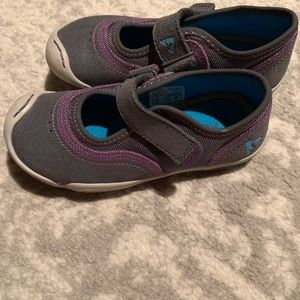Girls grey leather active shoes